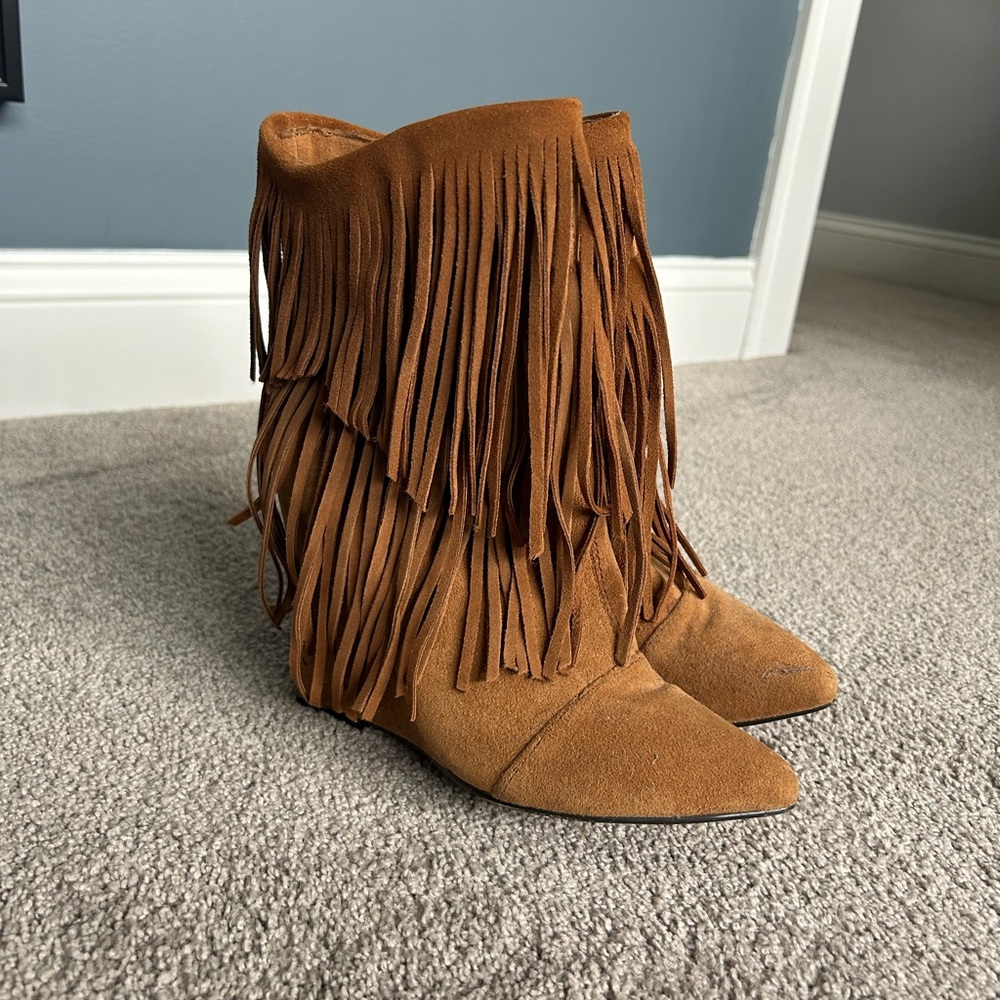 Liliana fringe wedge bootie size 6